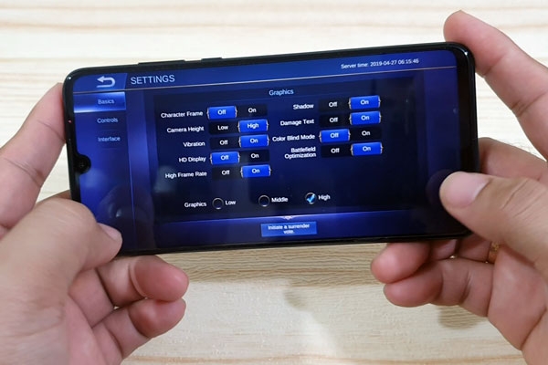 Graphics settings while playing Mobile Legends on the Huawei P30 Lite.