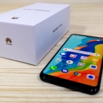 The Huawei P30 Lite and its box.