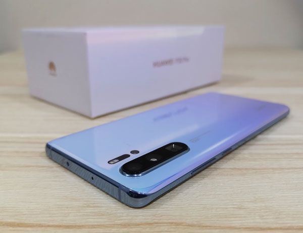 The Huawei P30 Pro and its box.