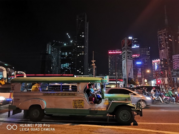 Huawei P30 Pro sample low light picture without using Night Mode.
