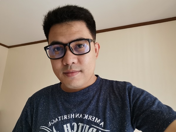 Huawei P30 Pro sample selfie.