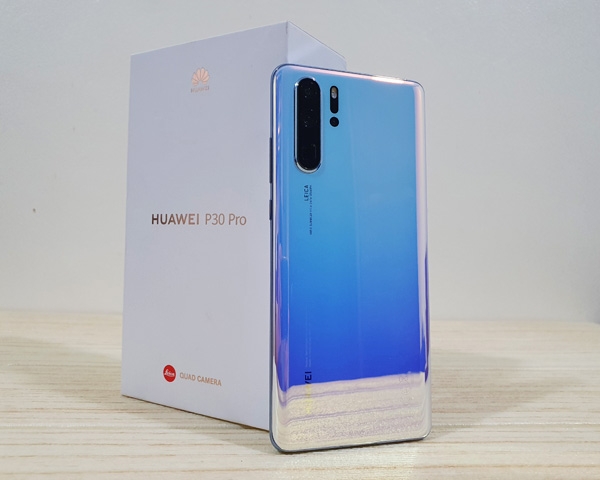 The Huawei P30 Pro and its box.