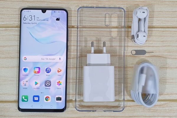 These are the contents of the Huawei P30 Pro box.