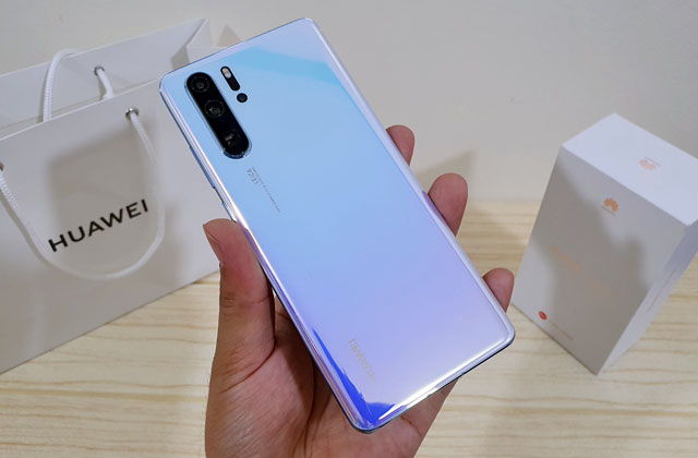 Unboxing the Huawei P30 Pro smartphone!