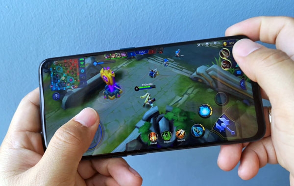 Playing Mobile Legends on the OPPO F11 Pro.