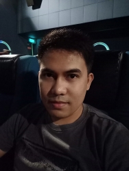 OPPO F11 Pro sample selfie inside a cinema (low light).