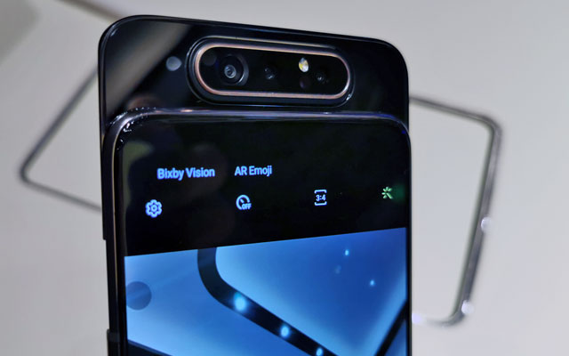 Take a look at the triple cameras of the Samsung Galaxy A80!