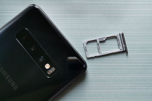 Samsung Galaxy S10 with its SIM card tray.