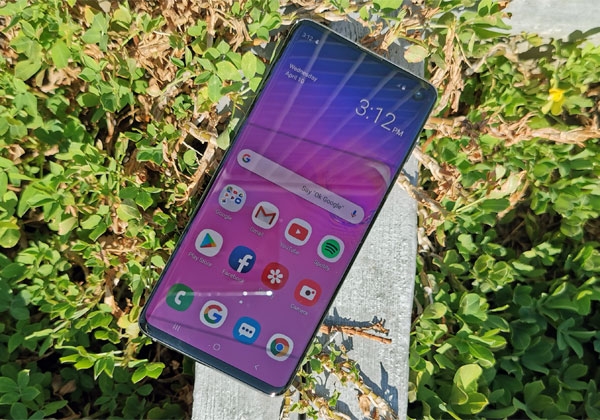 This is how the Samsung Galaxy S10's display looks like during a bright sunny day.