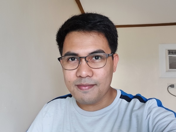 Samsung Galaxy S10 sample selfie.