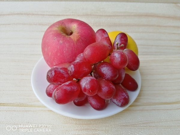 Huawei P30 Lite sample picture of fruits.