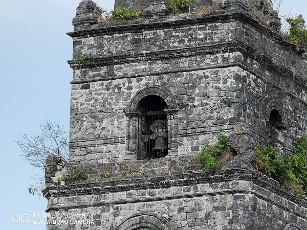 Paoay Church by Huawei P30 Pro (Normal, 10x zoom).