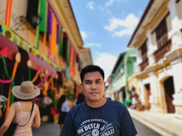 Calle Crisologo by Huawei P30 Pro (Portrait).