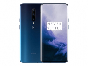 The OnePlus 7 Pro smartphone in Nebula Blue color.