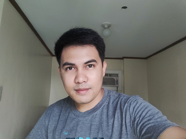 Realme 3 Pro sample selfie.