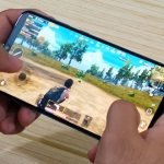 Playing PUBG Mobile on the Samsung Galaxy A30.