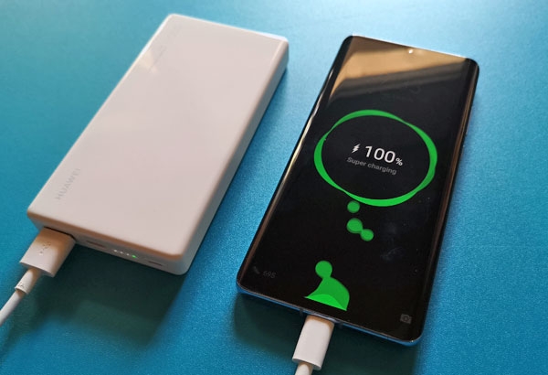 Charging the Huawei P30 Pro using the Huawei 12000 40W SuperCharge Power Bank.