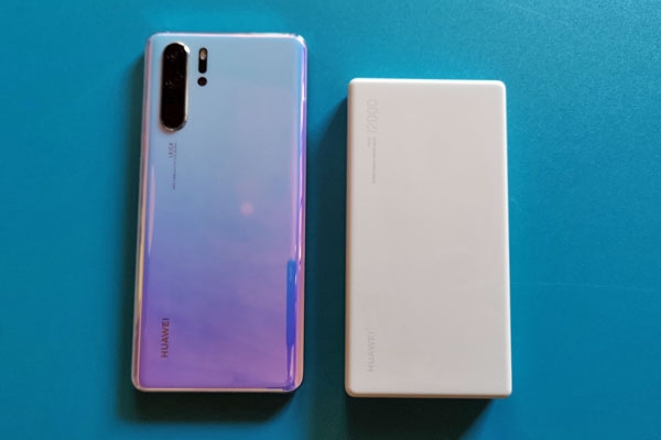 Huawei P30 Pro on the left and Huawei 12000 40W SuperCharge Power Bank on the right.