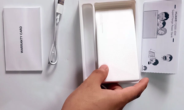 Unboxing the Let's test the Huawei 12000 40W SuperCharge Power Bank.