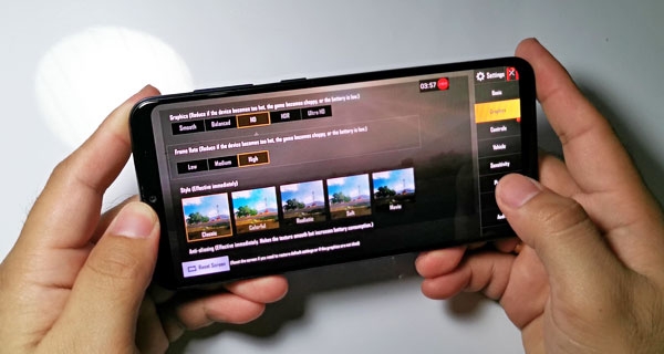 PUBG Mobile graphics settings on Samsung Galaxy A20.