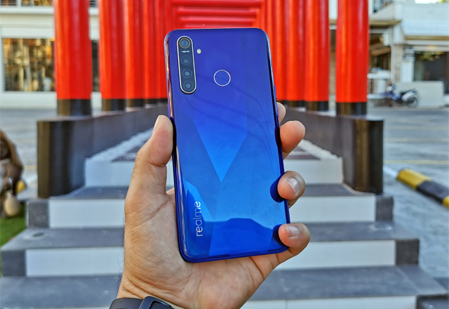 Let's review the Realme 5 Pro smartphone.