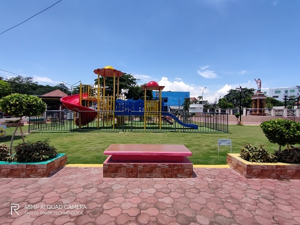 Empty playground by Realme 5 Pro with ultra-wide.