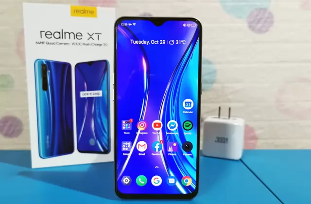 Realme XT and box