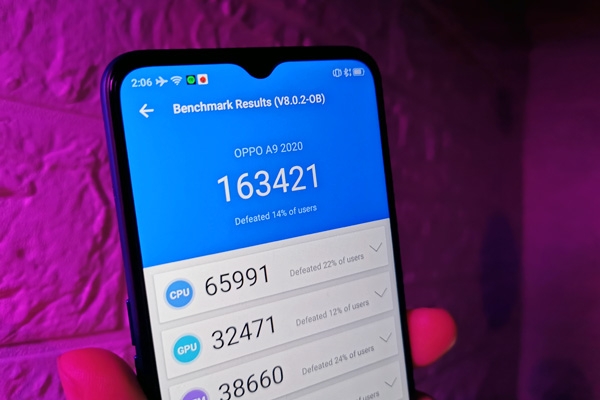 Measuring the Antutu Benchmark score of the OPPO A9 2020 at 2 am.