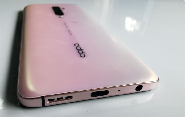 Here are the bottom ports of the OPPO Reno2 smartphone.