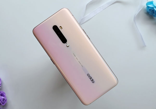 The OPPO Reno2 Pink color variant looks very good!
