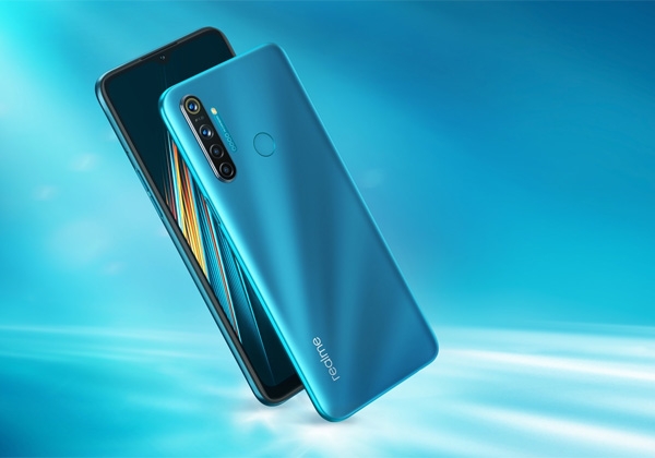 The Realme 5i in Aqua Blue color.