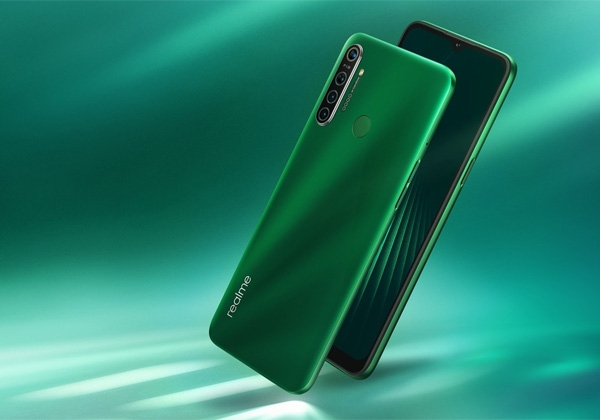 The Realme 5i smartphone in Forest Green color.