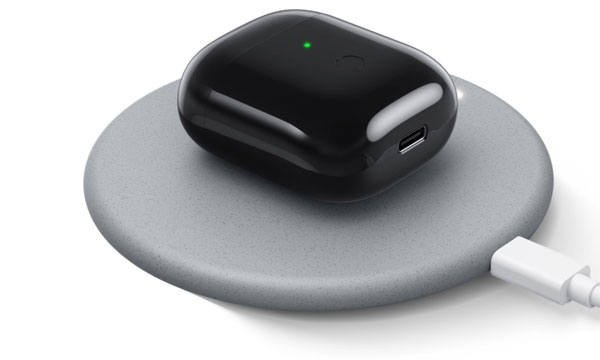 Realme Buds Air wireless charging.