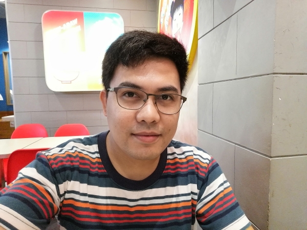 Huawei Y9s sample selfie.