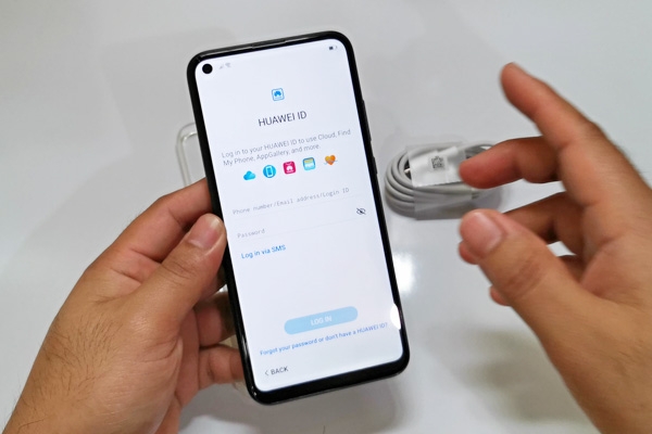 Huawei ID login screen.