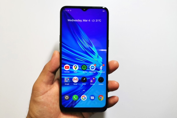 The display and home screen of the Realme 5i.