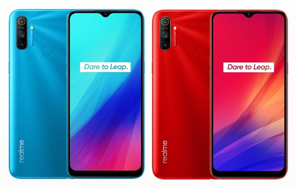 Realme C3 Frozen Blue (left) and Blazing Red (right).