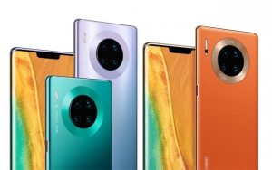 The Huawei Mate 30 Pro and Huawei Mate 30 Pro 5G smartphones.