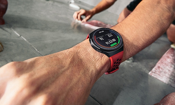 Huawei Watch GT 2e during a wall climbing workout session.