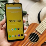 Realme smartphone with Realme wallpaper.