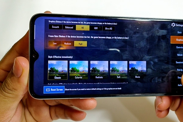 PUBG Mobile graphics quality on the Realme 6i (don't mind the smudges).