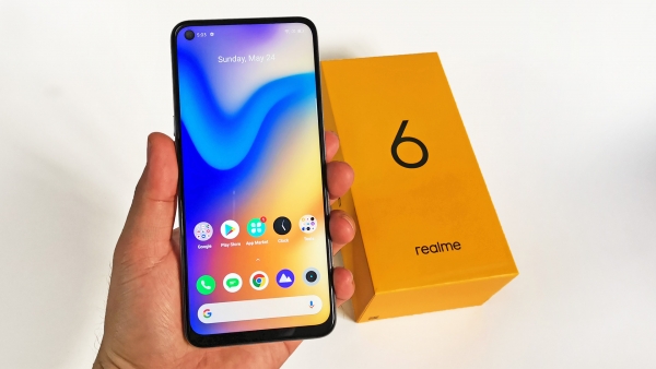 The Realme 6 with a live wallpaper.