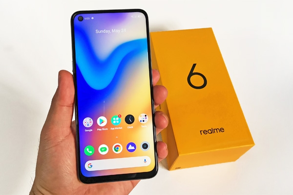 This is the Realme 6 with a live wallpaper.