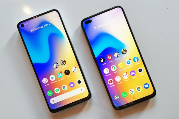 Viewed from the front, the realme 6 (left) and realme 6 Pro (right).