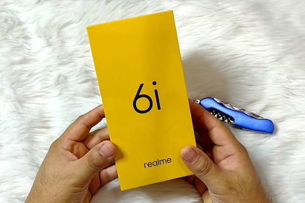 The realme 6i box.