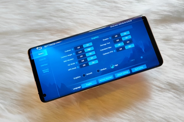 Mobile Legends graphics settings on the OPPO Find X2 Pro.