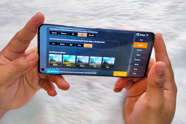 Graphics quality settings on PUBG Mobile on the OPPO Find X2 Pro.