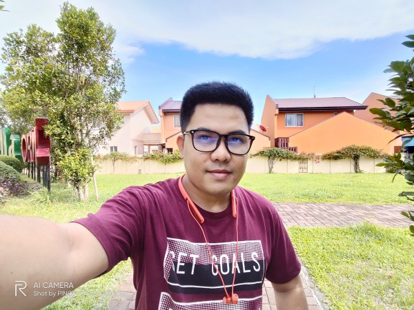 realme 6 Pro sample picture (selfie, wide).