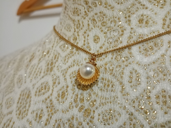 Huawei Y6p sample picture (necklace, auto).