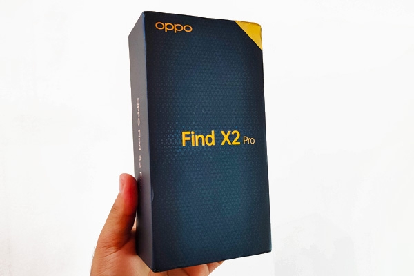 The OPPO Find X2 Pro box.